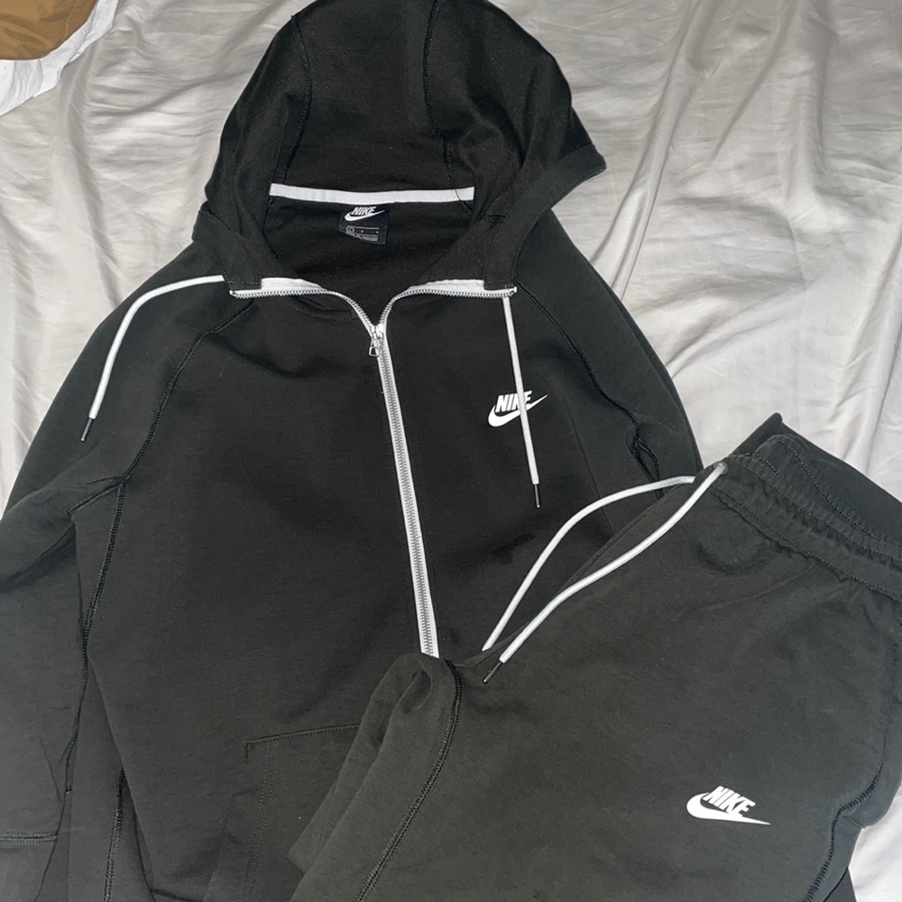 Nike Large Hunter green sweatpants set